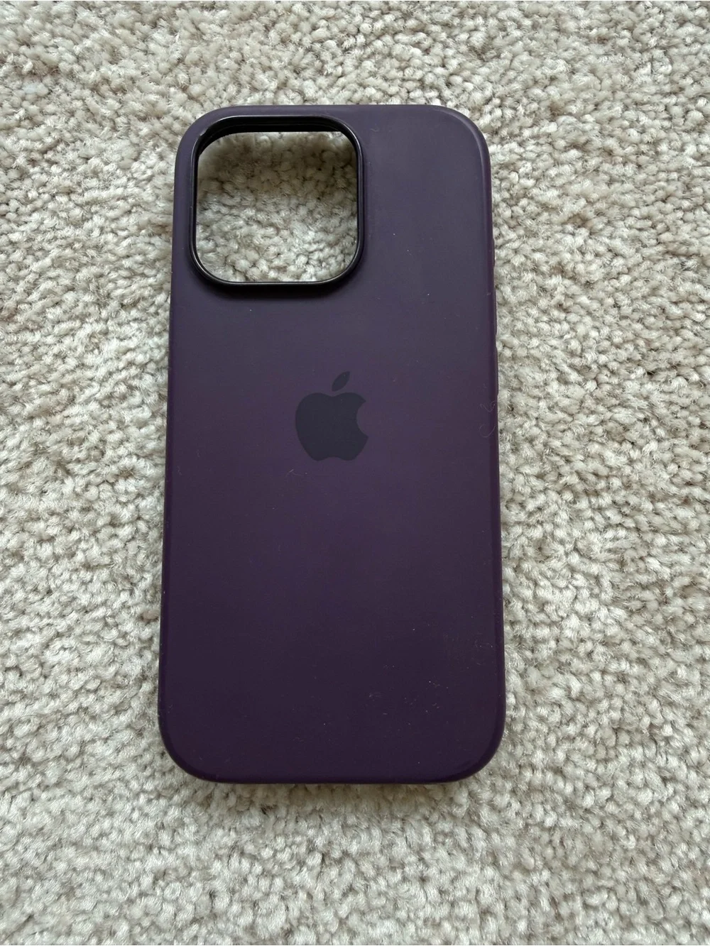 Apple Silicone iPhone 16 Pro Case - Plum Purple